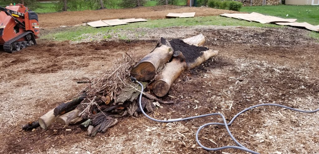 setting up hügelkultur raised bed